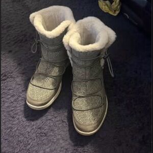 Ryka Gray Winter Boots with White Fur Lining